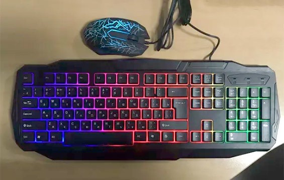 клавиатура с подсветкой.