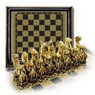Подарочные шахматы с золотыми фигурами