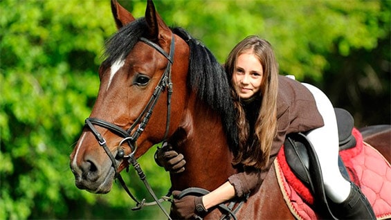 девочка на лошади