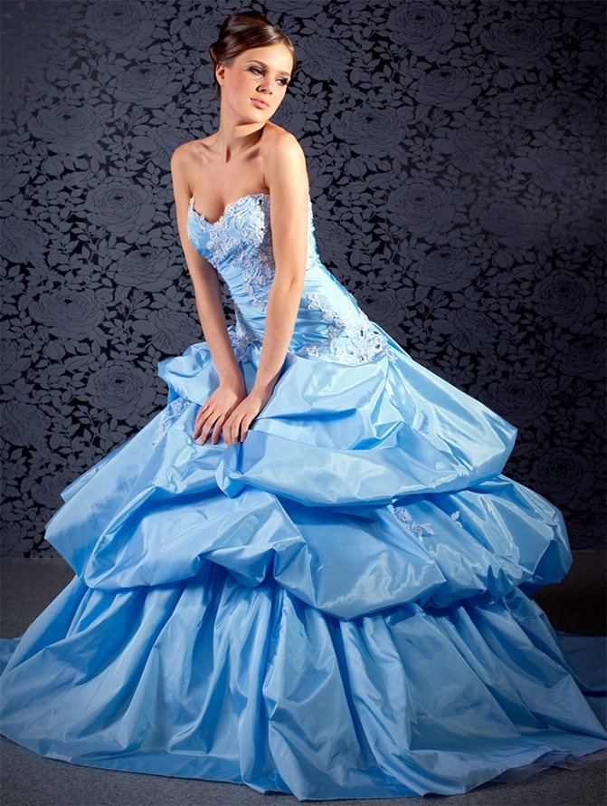 свадебное платье голубого цвета