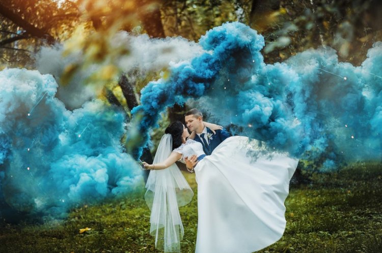фотосессия на свадьбу с цветным дымом